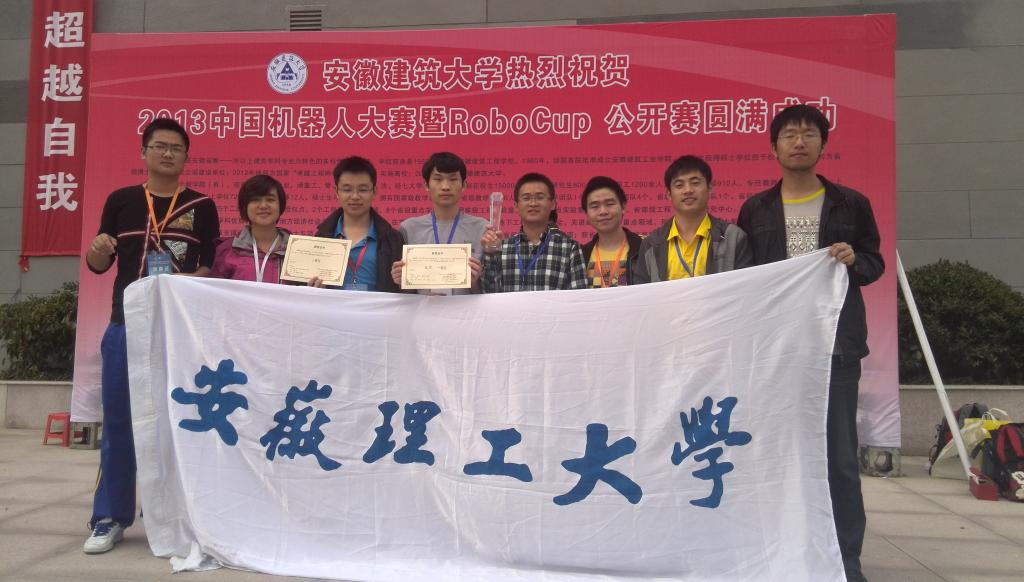 获奖后的同学们心情无比喜悦